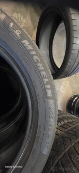 Prodám 2ks pneu 205/55/17 - 5