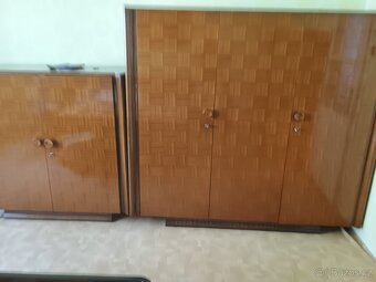 Skříne a zrcadlo se stolkem - 5