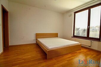 byt 2kk, 55 m2, novostavba, garážové stání, terasa, Praha - 5