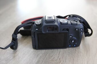 Canon EOS R8 - 5
