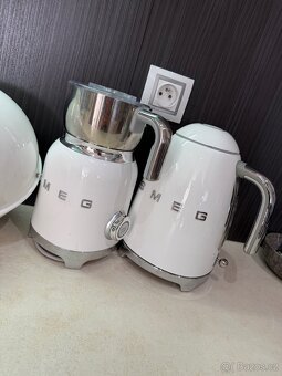 Kuchyňské spotřebiče - šlehač mléka SMEG + chlebník WESCO - 5