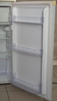 Lednička Zanussi ZRG31SW - 5