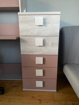 Nábytek do dívčího pokoje šedo růžový - 5