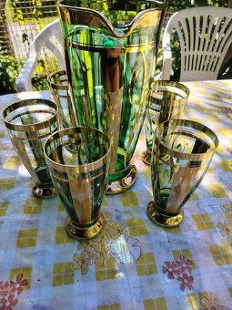 Zelený skleněný džbán a 5 skleniček - 5