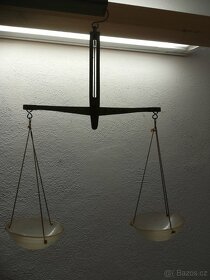 Starožitná závěsná váha misková - 5