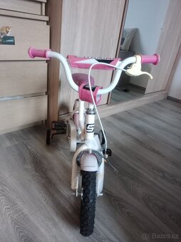 Dětské holčičí kolo s postranními kolečky - 5