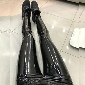 Lesklé lakové / latexové legíny s nízkým pasem - 5