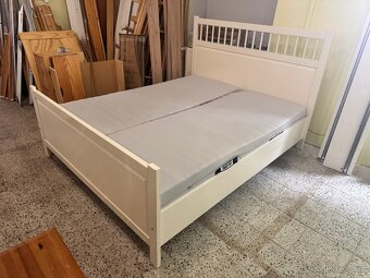 Hezká bílá postel-letiště IKEA HEMNES 160x200 - 5