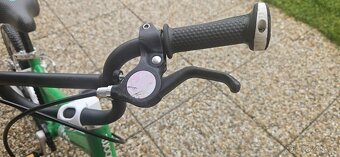 WOOM 3 (16") + stojánek + helma na kolo (zelená barva) - 5