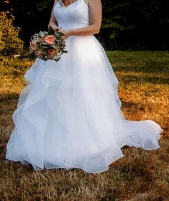 Svatební šaty s tylovou sukní - 5