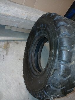 Prodám kolečka 4.00-8, 6.00-9,kovové okna - 5