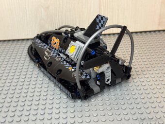 LEGO Technic 42002 - Hovercraft - 5