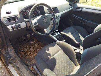 Prodám díly z vozu Opel Astra H 1.9 CDTI 74KW - 5
