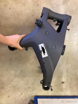 Rám s CZ doklady DUCATI Monster 937 2021-2025 - 5
