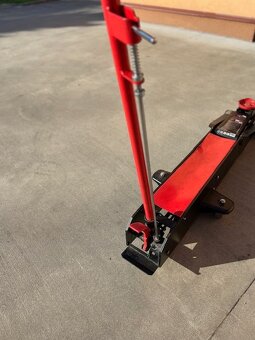 Hydraulický zvedák 10t pro nákladní automobily - 5