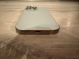 Prodám iPhone 16 pro 256 GB + Quadlock pouzdro - 5