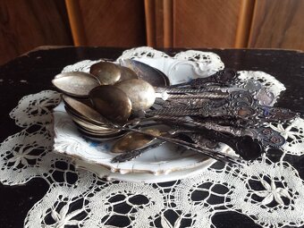 Starožitný porcelánový čajový servis - 5