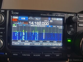 ICOM IC -7300  HF/50mhz - 5