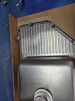 rohový nerez dřez s baterií - 5