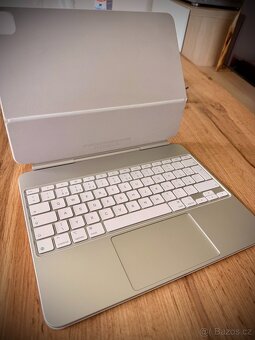 iPad Pro 13" M4 + Magic Keyboard, bílá CZ - 5
