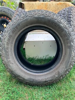 Prodám pneu 235/70R16 - 5