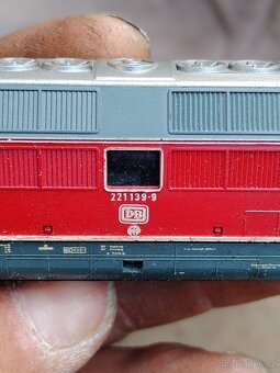 Sběratelský model lokomotivy DB 221139-9. - 5