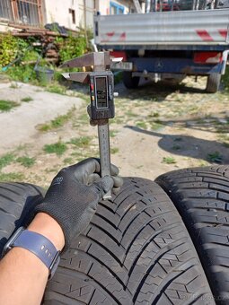 225/45R18 - 5