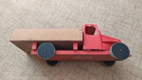 Dřevěné nákladní auto kabina plastová hračka autíčko - 5