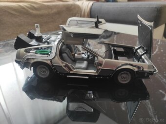 DeLorean DMC-12 1:18 SunStar - 5