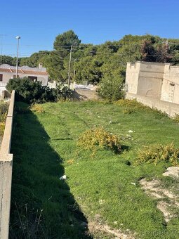 Krásný pozemek cca 600 m² jen cca 700 m od pláže v IT - 5