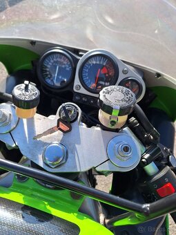 Kawasaki zx7r - 5