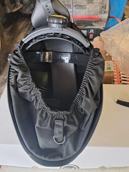 Svářečská kukla ESAB s připojením na filtraci - 5