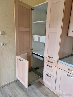 Prodám kuchyňskou linku IKEA Adel masiv - 5