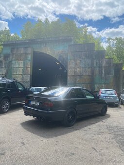 BMW E39 540i manuál - 5