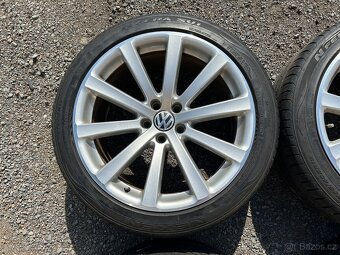 Original letni kola VW Omanyt 5x112 9J ET33 255/40 R19 - 5