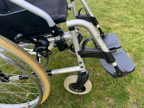 Meyra mechanický invalidní vozík 43cm bržděný - 5