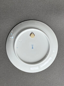 Míšeň Meissen Závěsný talíř Modré květy 25.5 cm, rok 1985 - 5