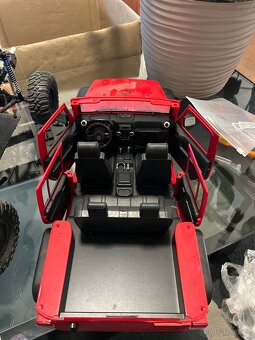 Custom podvozek na bázi Axial SCX10 III + kastle JEEP - 5