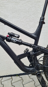 YT Capra 29 CORE, Vzduch. tlumiče FOX, SRAM NX 1x12, Rám M - 5