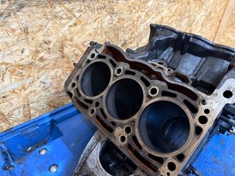 BLOK MOTORU 3.0 TDI 059103023AM - 5