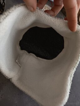 Dětská zimní čepice Eisbär s vlasy - 5