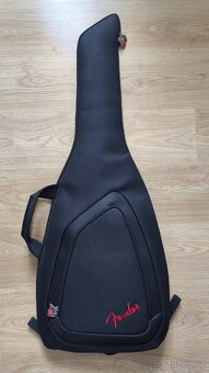 Elektrická kytara Fender Squier + příslušenství - 5