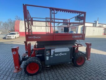 TERÉNNÍ NŮŽKOVÁ PLOŠINA SKYJACK 12 M - 5