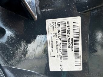 Prodám nárazník MB-Vito 447 bez poškození - 5