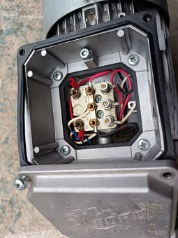Elektromotor s převodovkou 1,5 kW 170 ot/min - 5