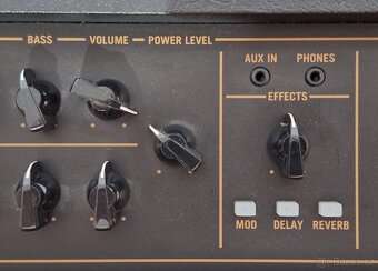 VOX AV30 - kytarové lampové modelingové kombo - 5