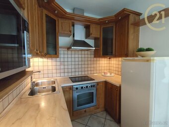 Rodinný dům v Chomoutově u Olomouce s krbem a prosklenou ... - 5