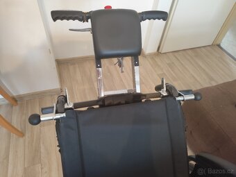 Pásový schodolez a invalidním vozíkem a antidekubitní požkou - 5
