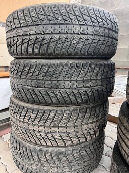 Zipni pneu Nokian 225/60/17 - 5