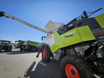 CLAAS TRION 660 + V770 - 5